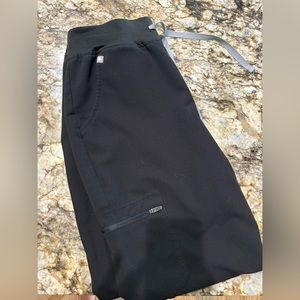 Size SMALL black high waisted FIGS Zamora joggers